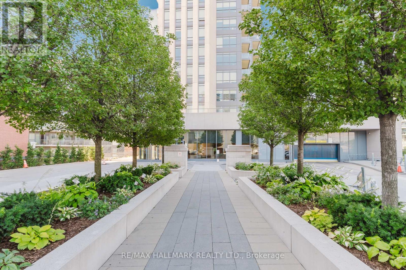 Photo 3 of 1609 36 Park Lawn Road, Toronto ON