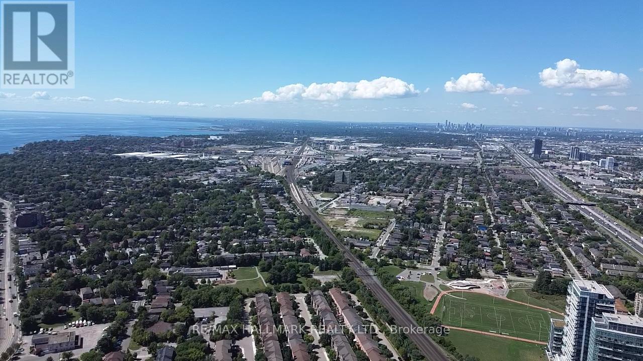 Photo 32 of 1609 36 Park Lawn Road, Toronto ON