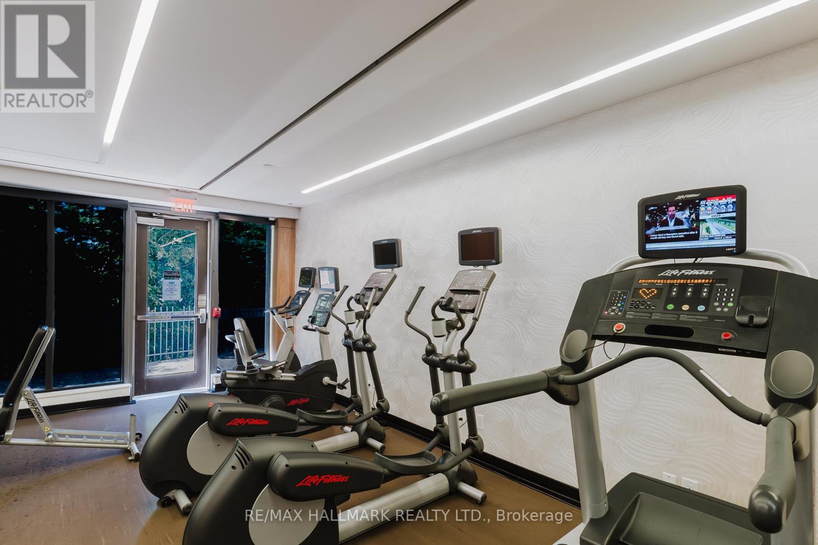Photo 36 of 1609 36 Park Lawn Road, Toronto ON