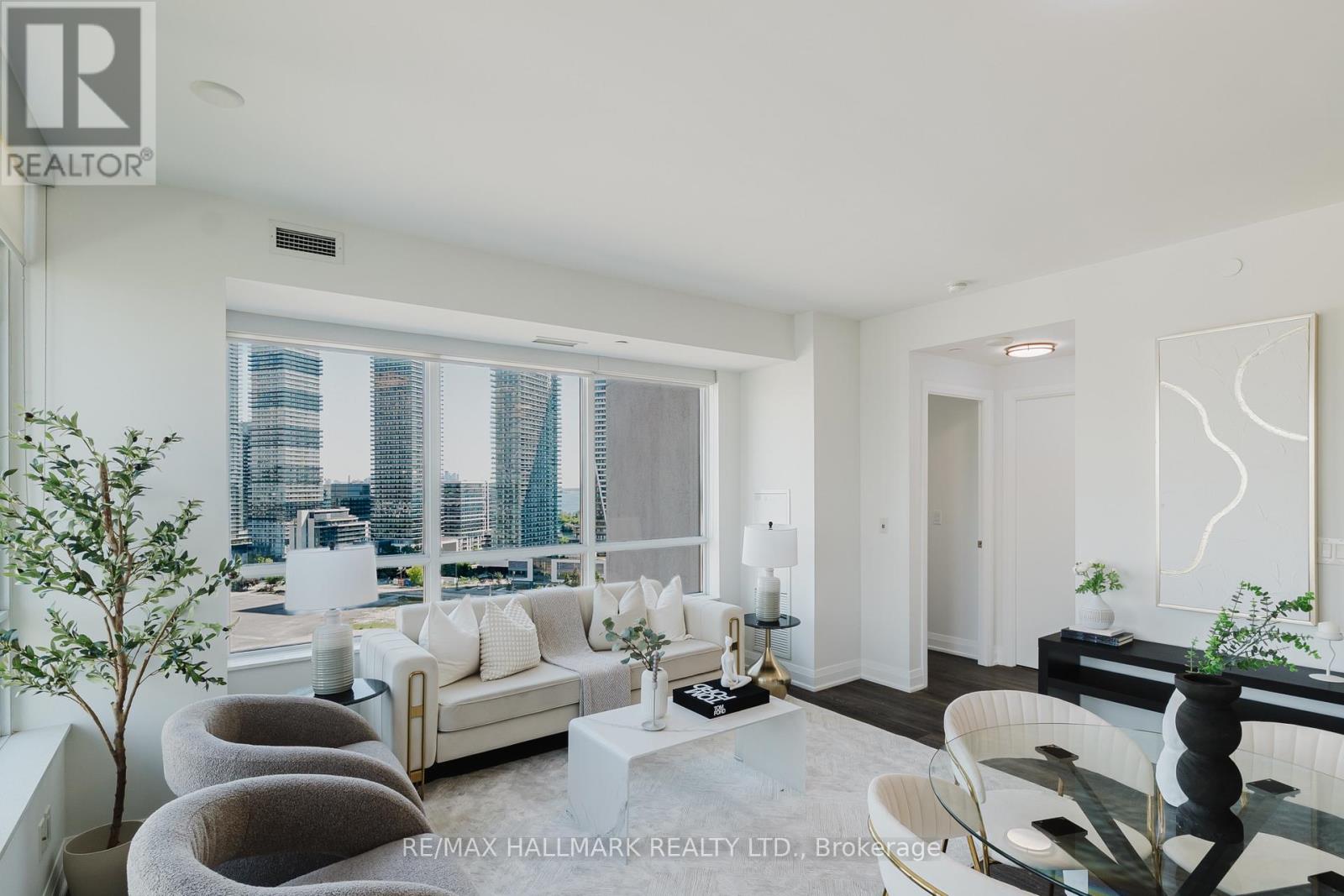 Photo 7 of 1609 36 Park Lawn Road, Toronto ON