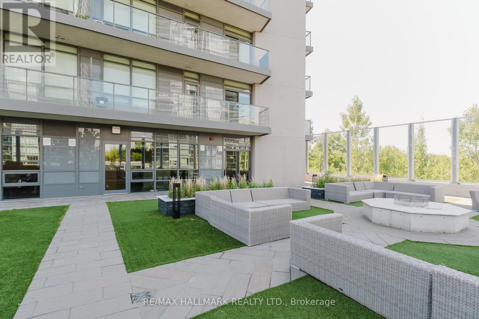 Photo 35 of 1609 36 Park Lawn Road, Toronto ON