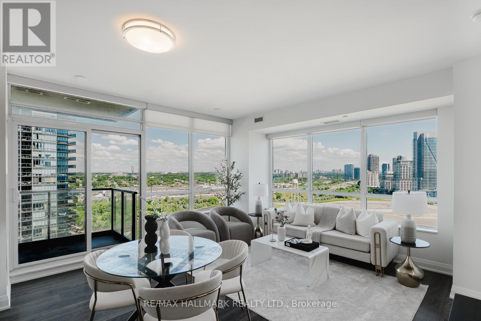 Photo 5 of 1609 36 Park Lawn Road, Toronto ON