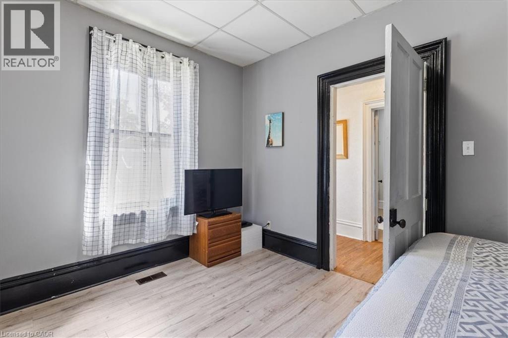 Photo 13 of 92 Francis Street, Cambridge ON