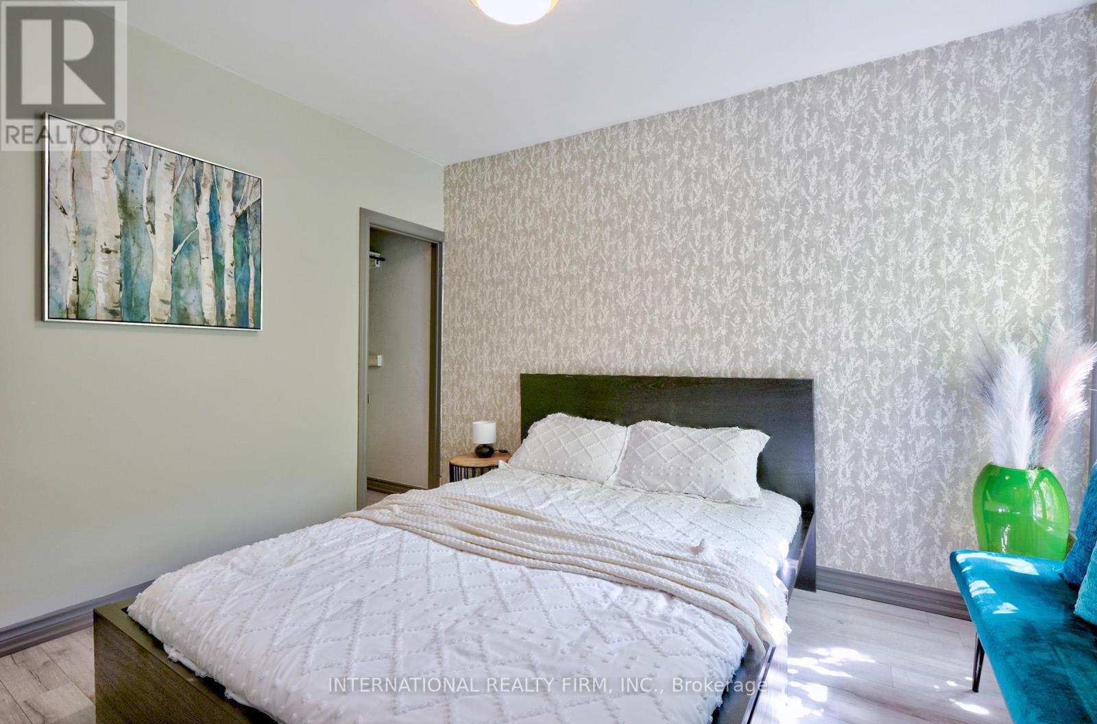 Photo 19 of 108 Shaw Street, Toronto ON