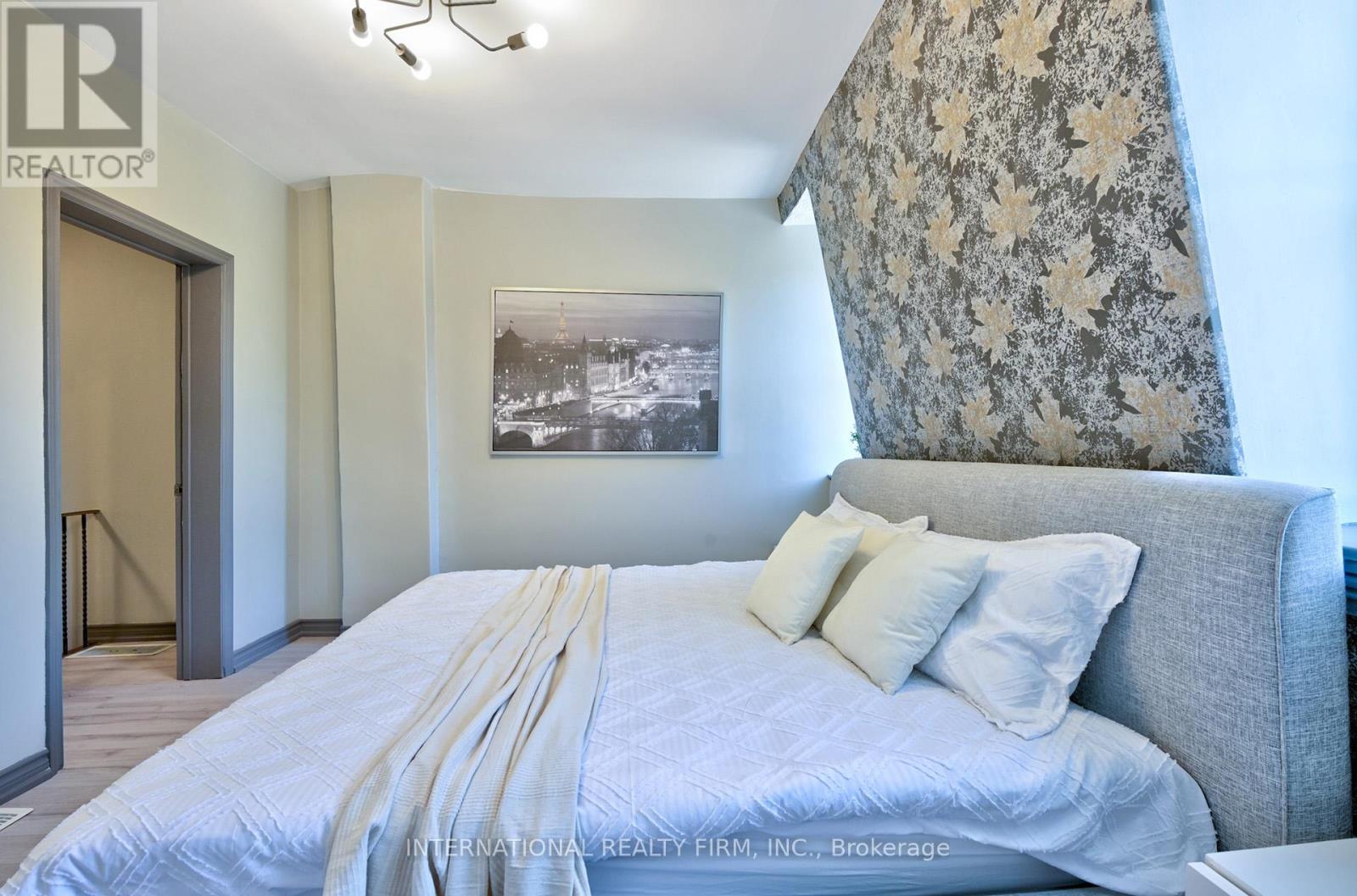 Photo 23 of 108 Shaw Street, Toronto ON
