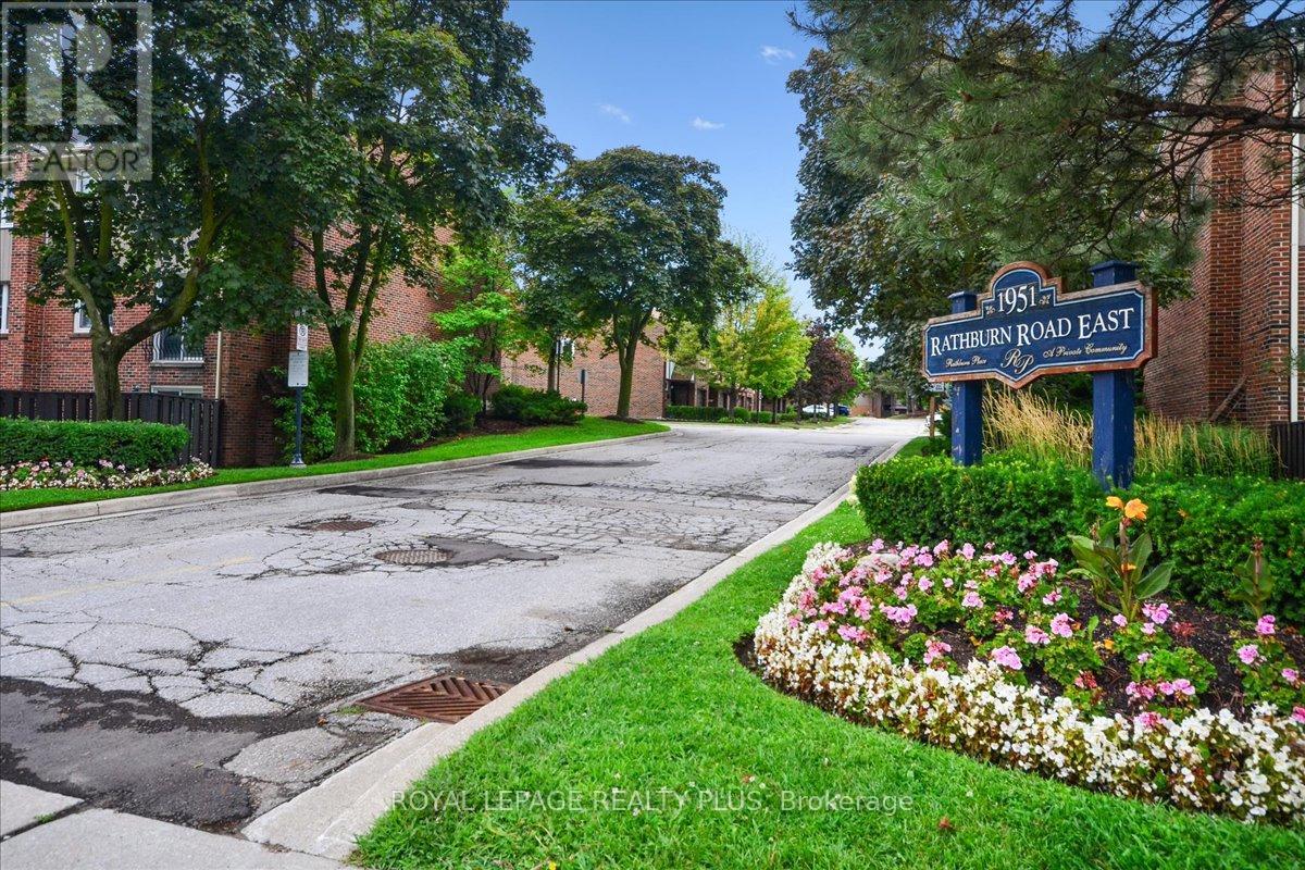 Photo 33 of 103 1951 Rathburn Road E, Mississauga ON