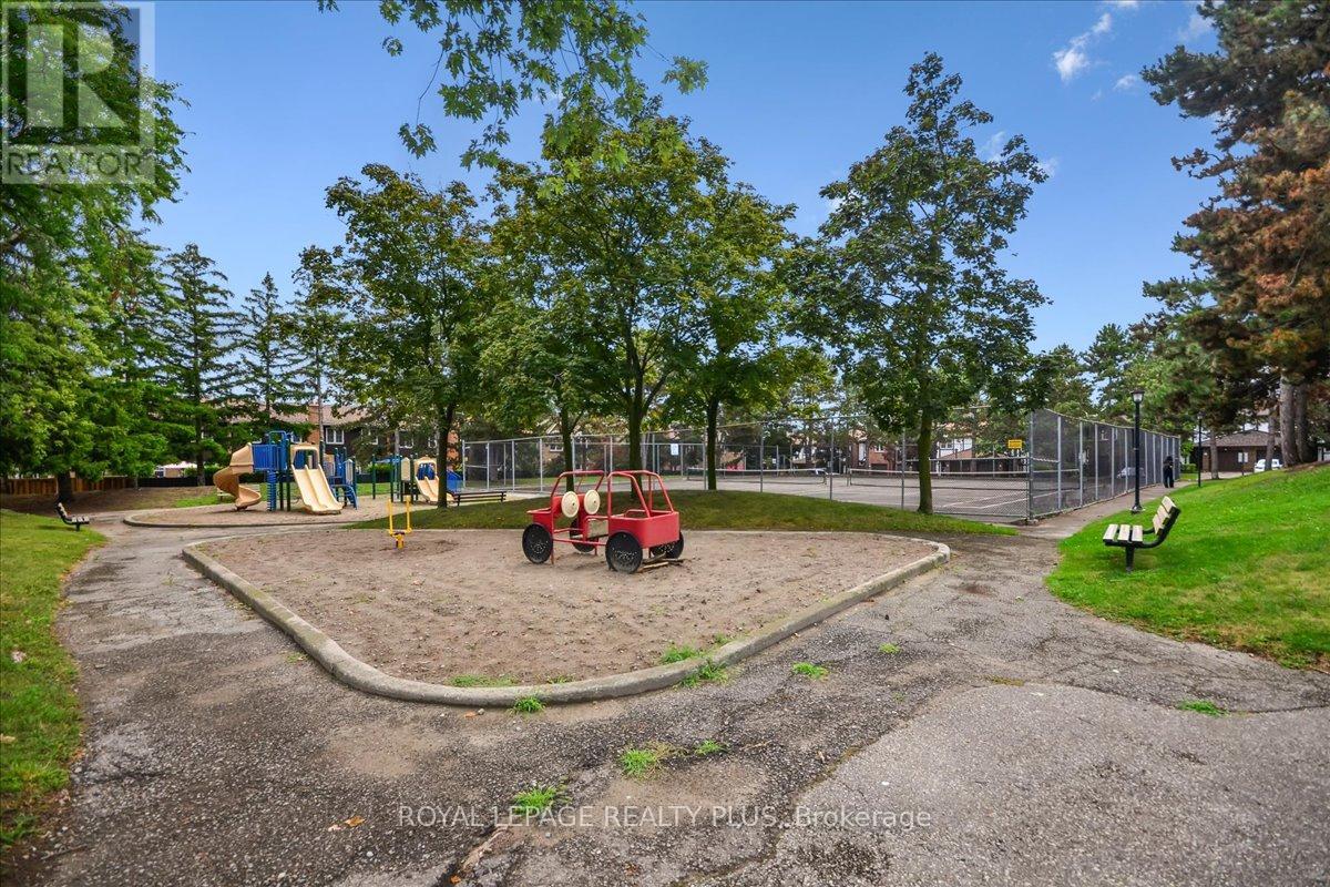 Photo 35 of 103 1951 Rathburn Road E, Mississauga ON