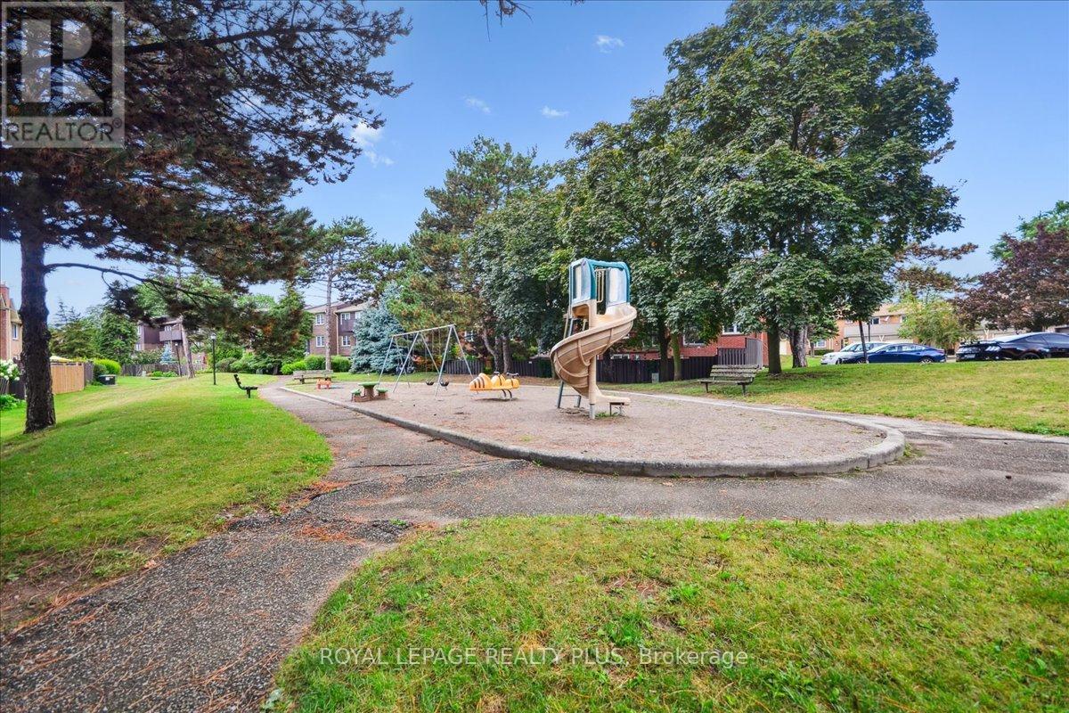 Photo 36 of 103 1951 Rathburn Road E, Mississauga ON