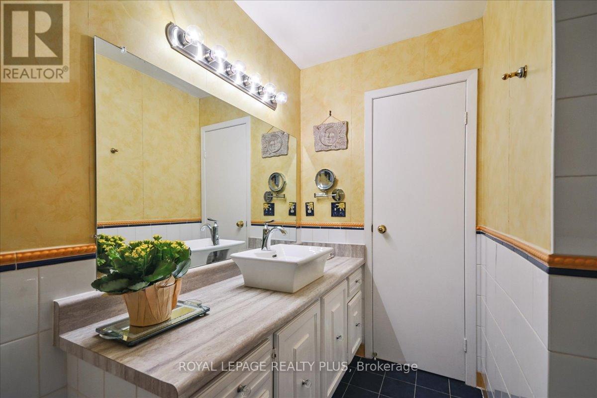 Photo 22 of 103 1951 Rathburn Road E, Mississauga ON