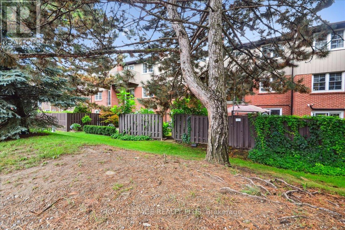 Photo 37 of 103 1951 Rathburn Road E, Mississauga ON