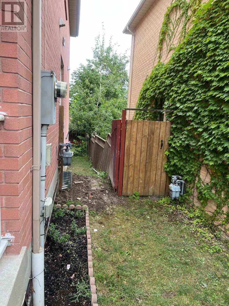 Photo 2 of 3043 Pendleton Road, Mississauga ON