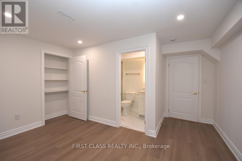 Photo 11 of Bsmt 206 Fallharvest Way, Whitchurchstouffville ON