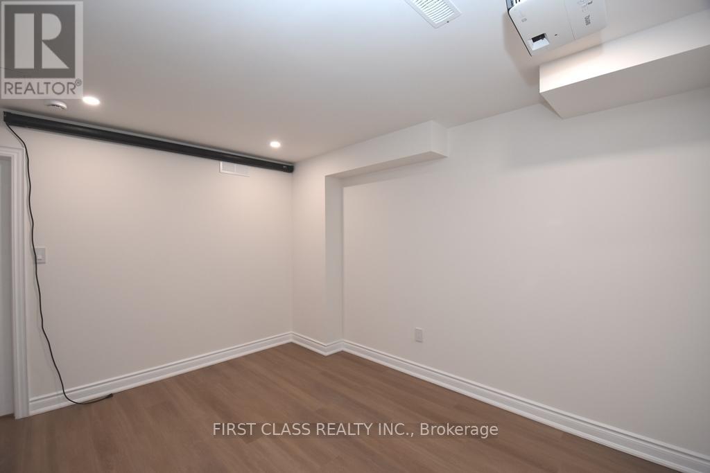 Photo 13 of Bsmt 206 Fallharvest Way, Whitchurchstouffville ON