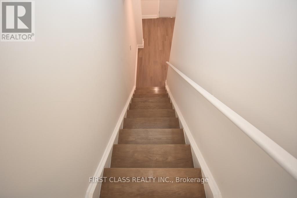 Photo 3 of Bsmt 206 Fallharvest Way, Whitchurchstouffville ON
