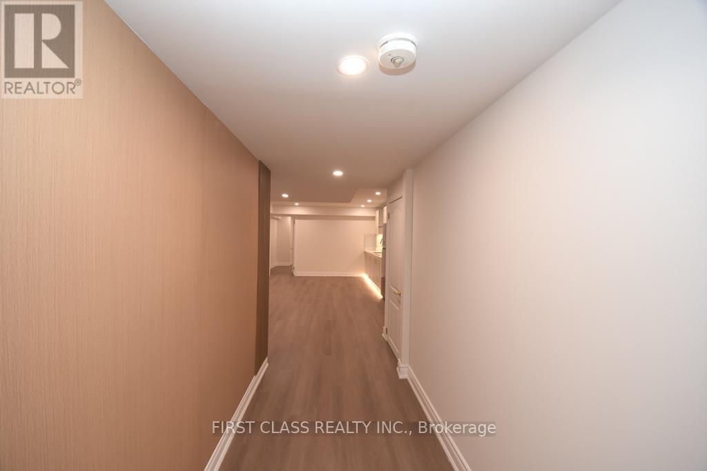 Photo 5 of Bsmt 206 Fallharvest Way, Whitchurchstouffville ON