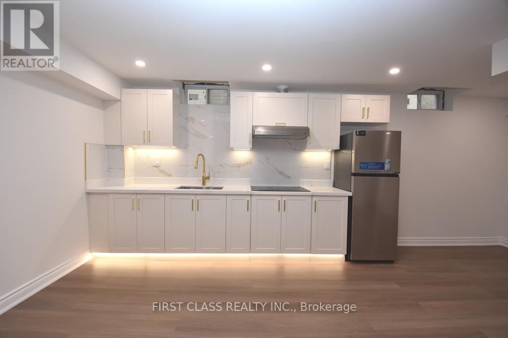 Photo 8 of Bsmt 206 Fallharvest Way, Whitchurchstouffville ON