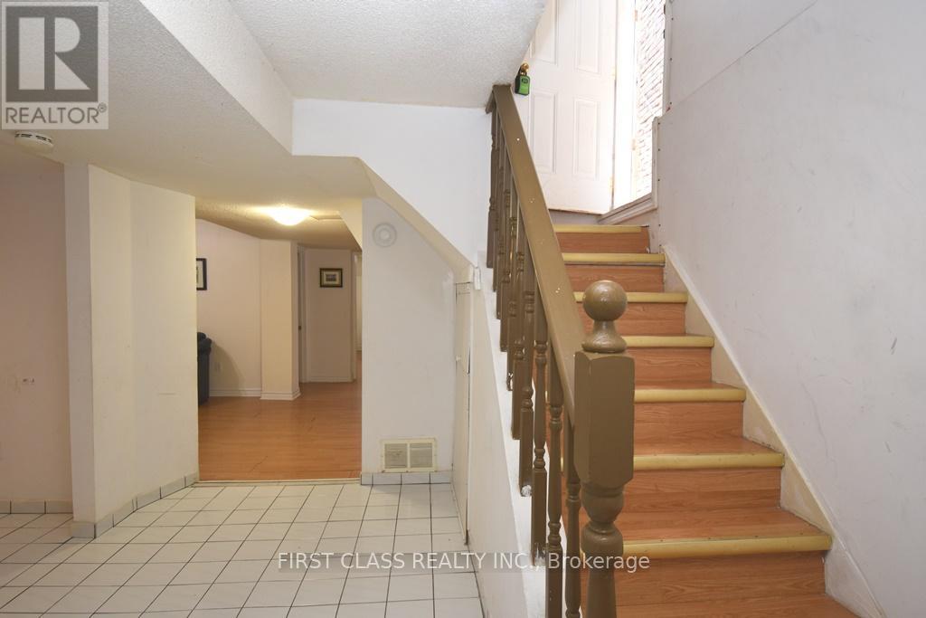 Photo 4 of Bsmt 3 Halder Crescent, Markham ON