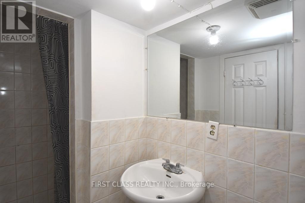 Photo 9 of Bsmt 3 Halder Crescent, Markham ON