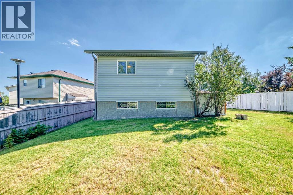 Single Family House 4 Level for Sale in  Harvest Rose Place NE Harvest Hills Calgary 