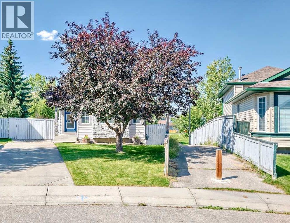 Single Family House 4 Level for Sale in  Harvest Rose Place NE Harvest Hills Calgary 