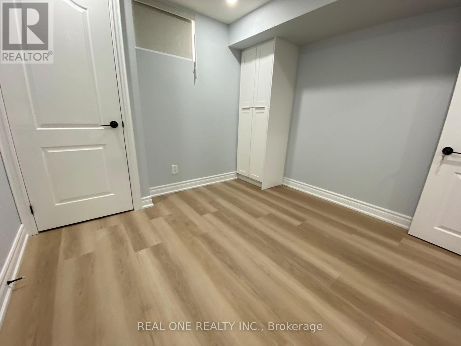 Photo 10 of Basement Room 1186 Shadeland Drive, Mississauga ON