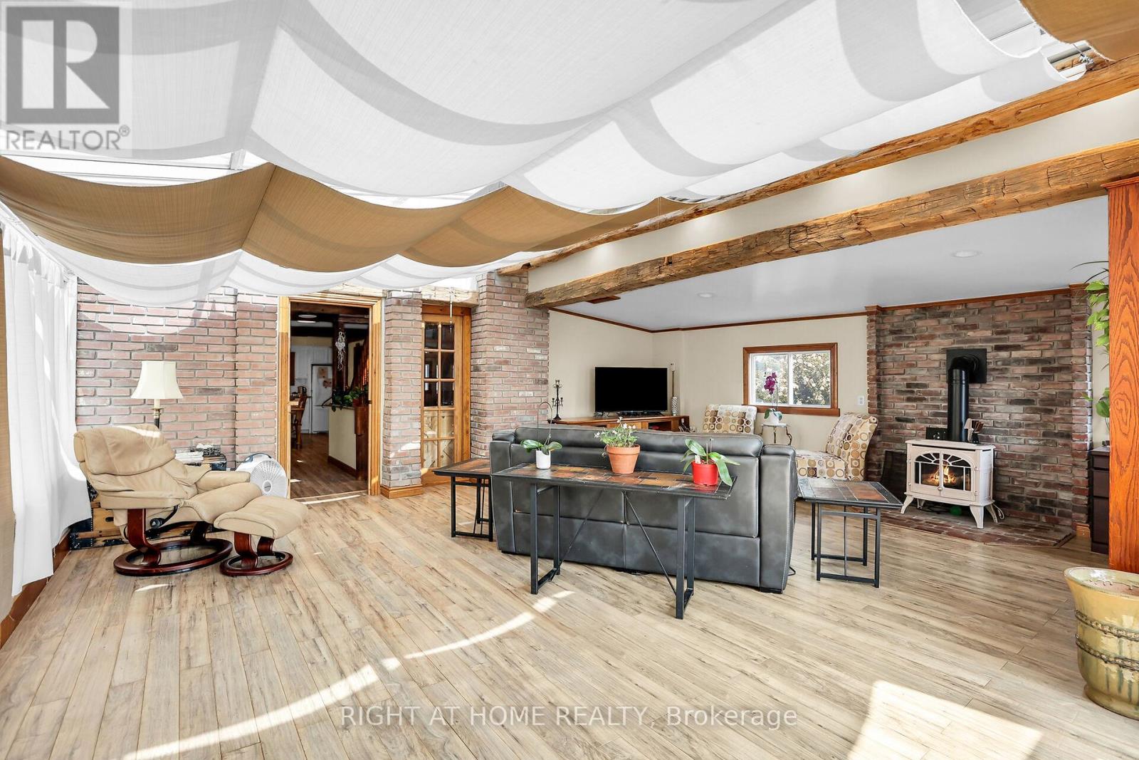 1027 NIAGARA STONE ROAD - 1