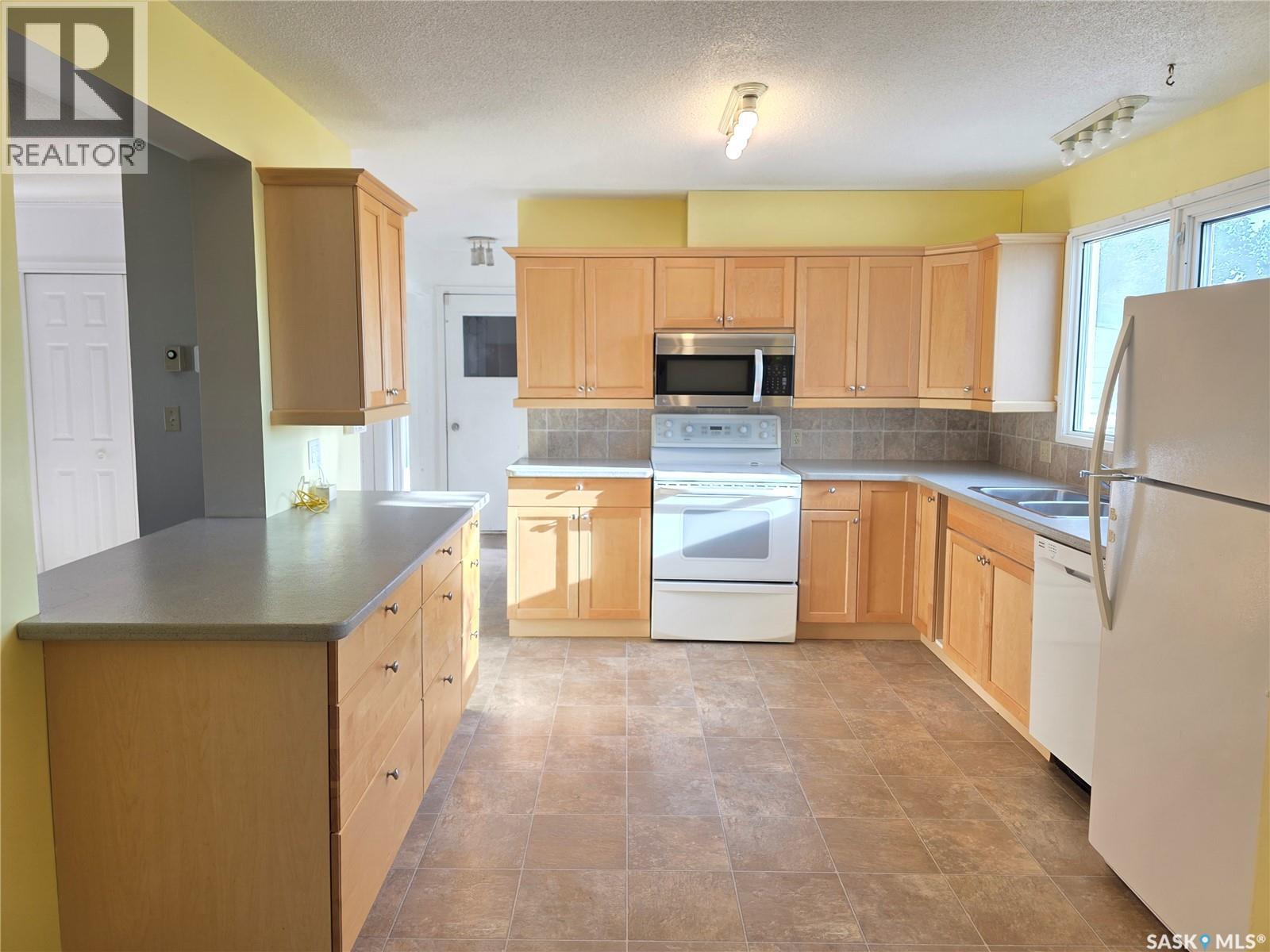 Photo 25 of 47 Tufts Crescent, Outlook SK