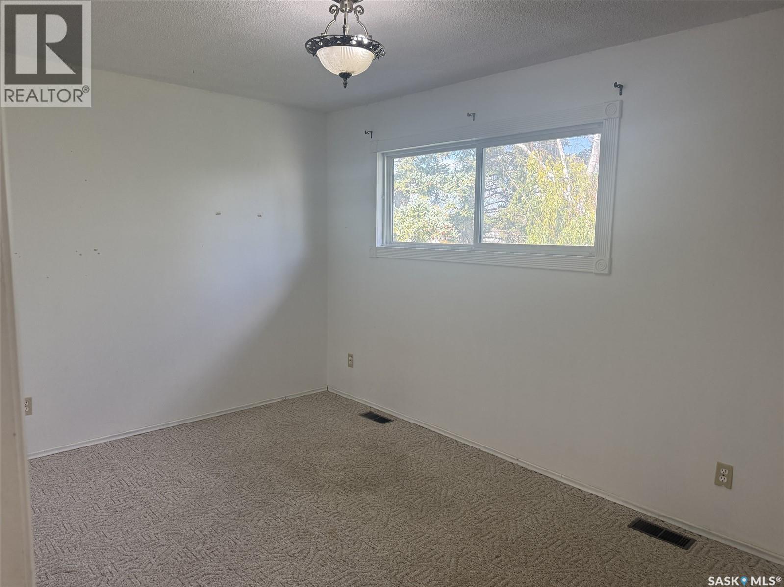 Photo 11 of 47 Tufts Crescent, Outlook SK