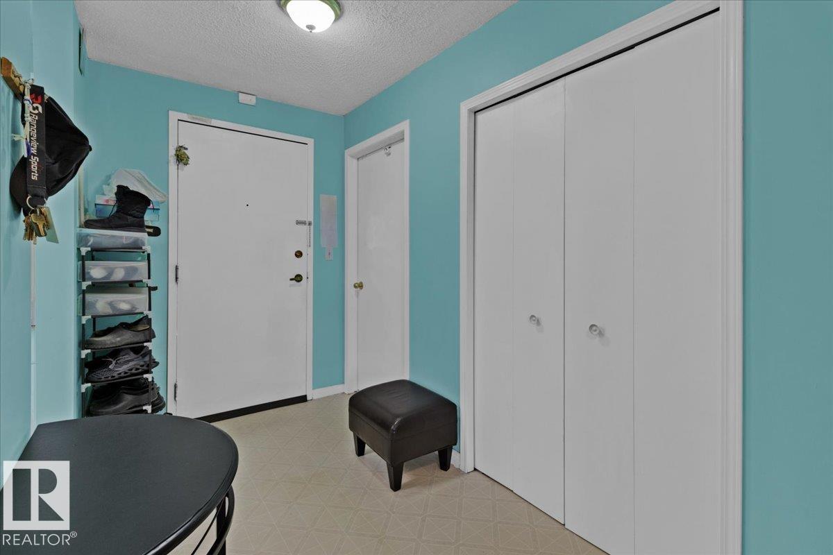 Photo 17 of 10145 109 St Nw, Edmonton AB