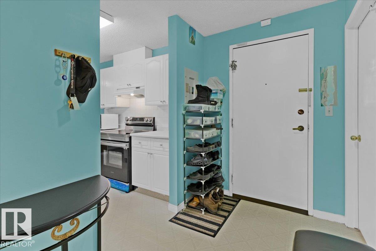 Photo 18 of 10145 109 St Nw, Edmonton AB