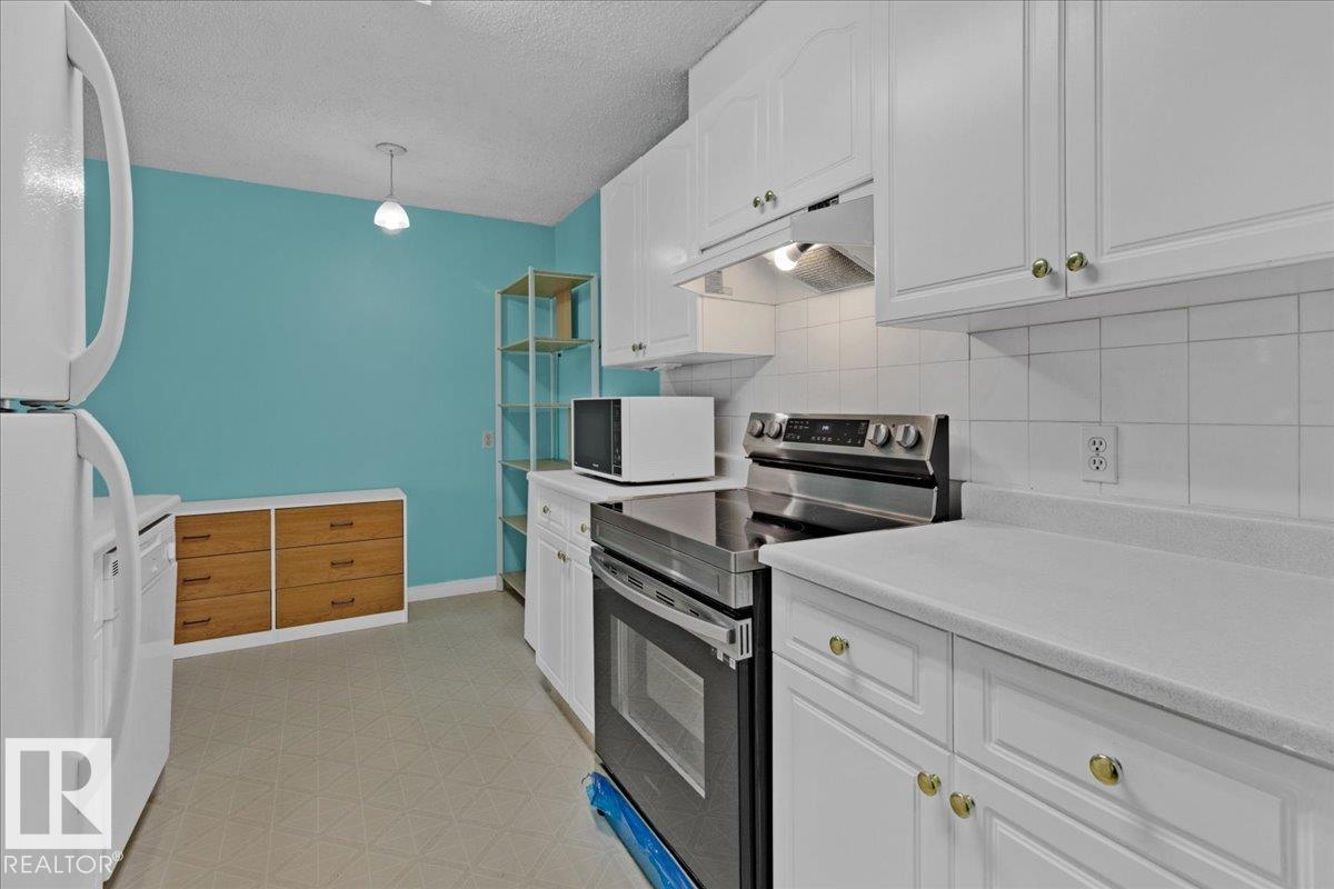 Photo 31 of 10145 109 St Nw, Edmonton AB