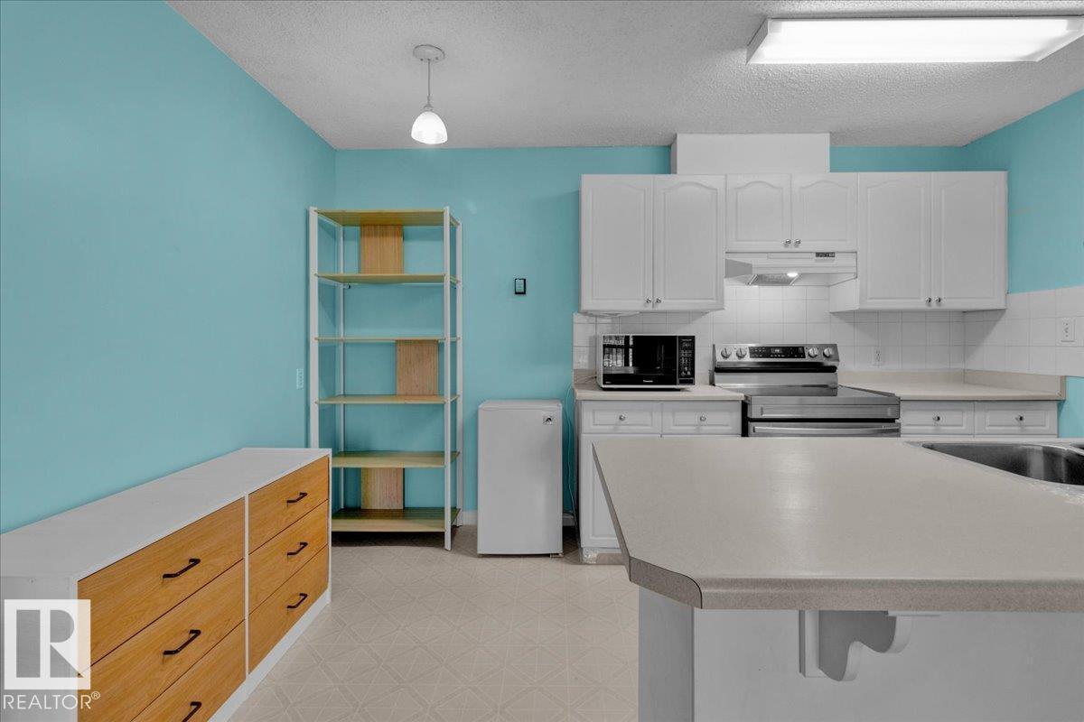 Photo 33 of 10145 109 St Nw, Edmonton AB