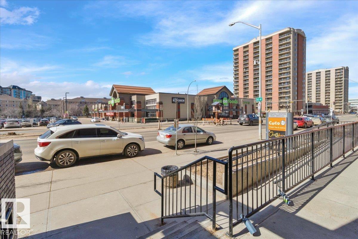 Photo 7 of 10145 109 St Nw, Edmonton AB