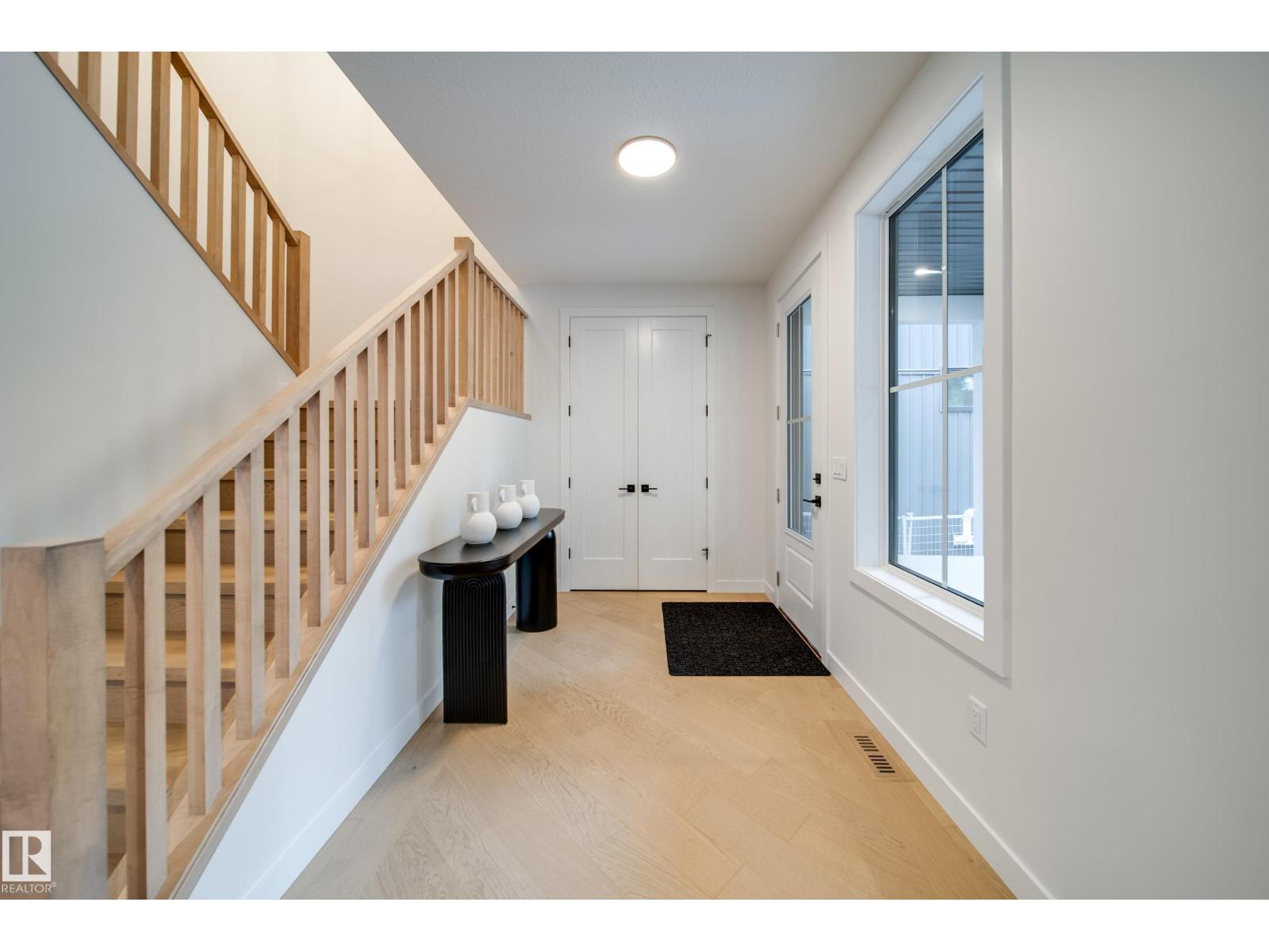 Photo 4 of 6003 111 Av Nw, Edmonton AB