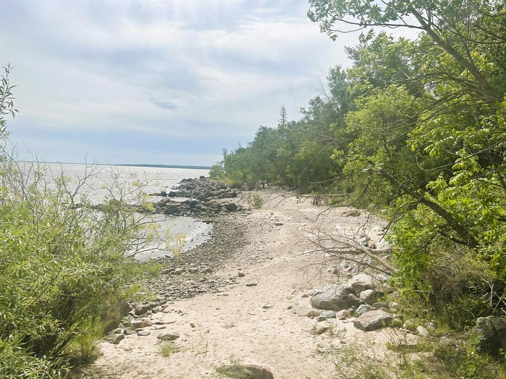 Photo 11 of 2 Hanks Cove, Victoria Beach MB
