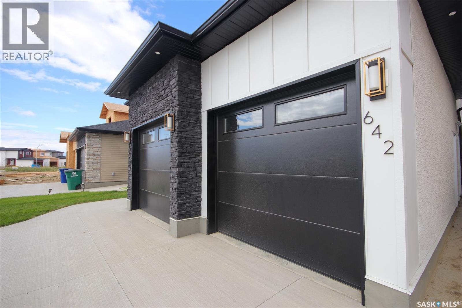 Photo 4 of 642 Sharma Crescent, Saskatoon SK