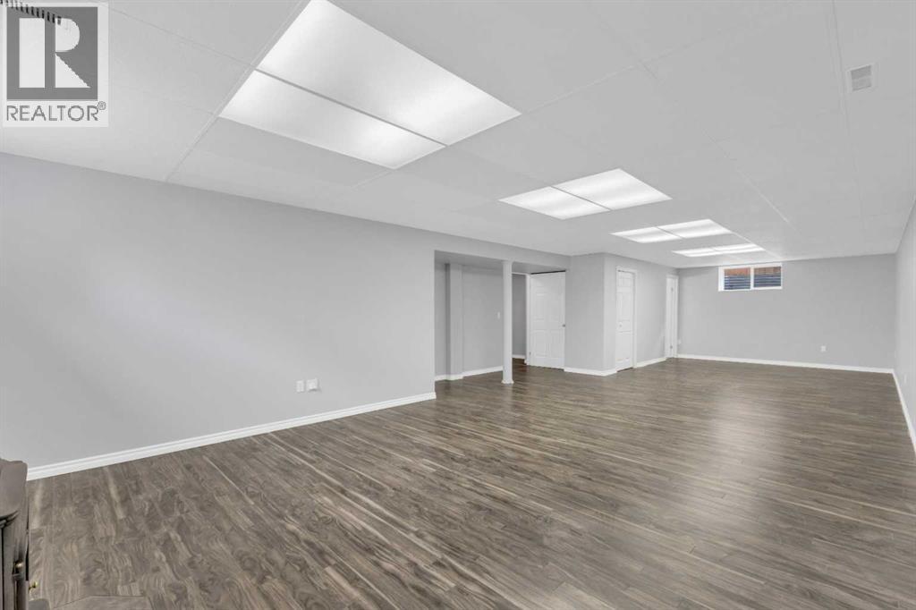 Photo 22 of 74 Perry Drive, Sylvan Lake AB