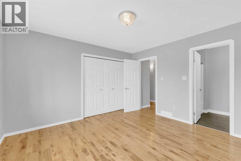 Photo 11 of 74 Perry Drive, Sylvan Lake AB