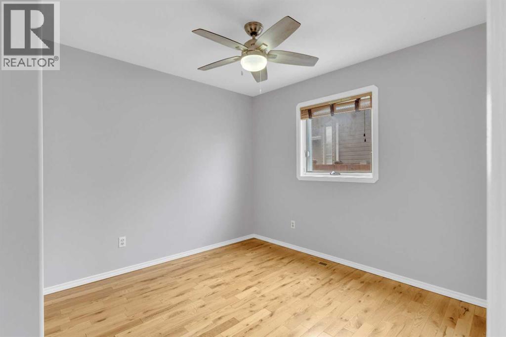 Photo 14 of 74 Perry Drive, Sylvan Lake AB