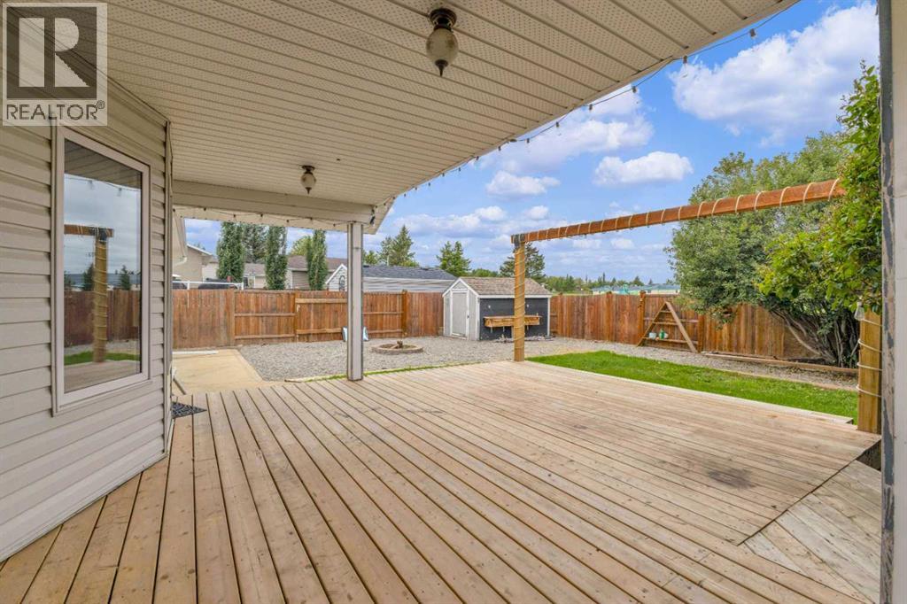 Photo 25 of 74 Perry Drive, Sylvan Lake AB