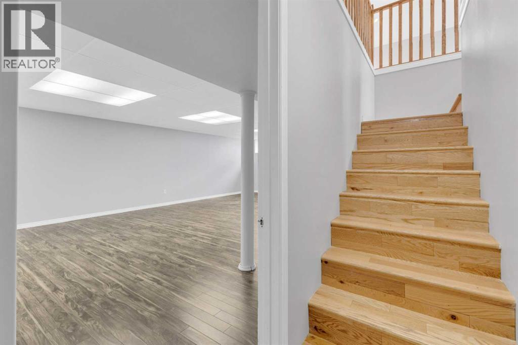 Photo 19 of 74 Perry Drive, Sylvan Lake AB