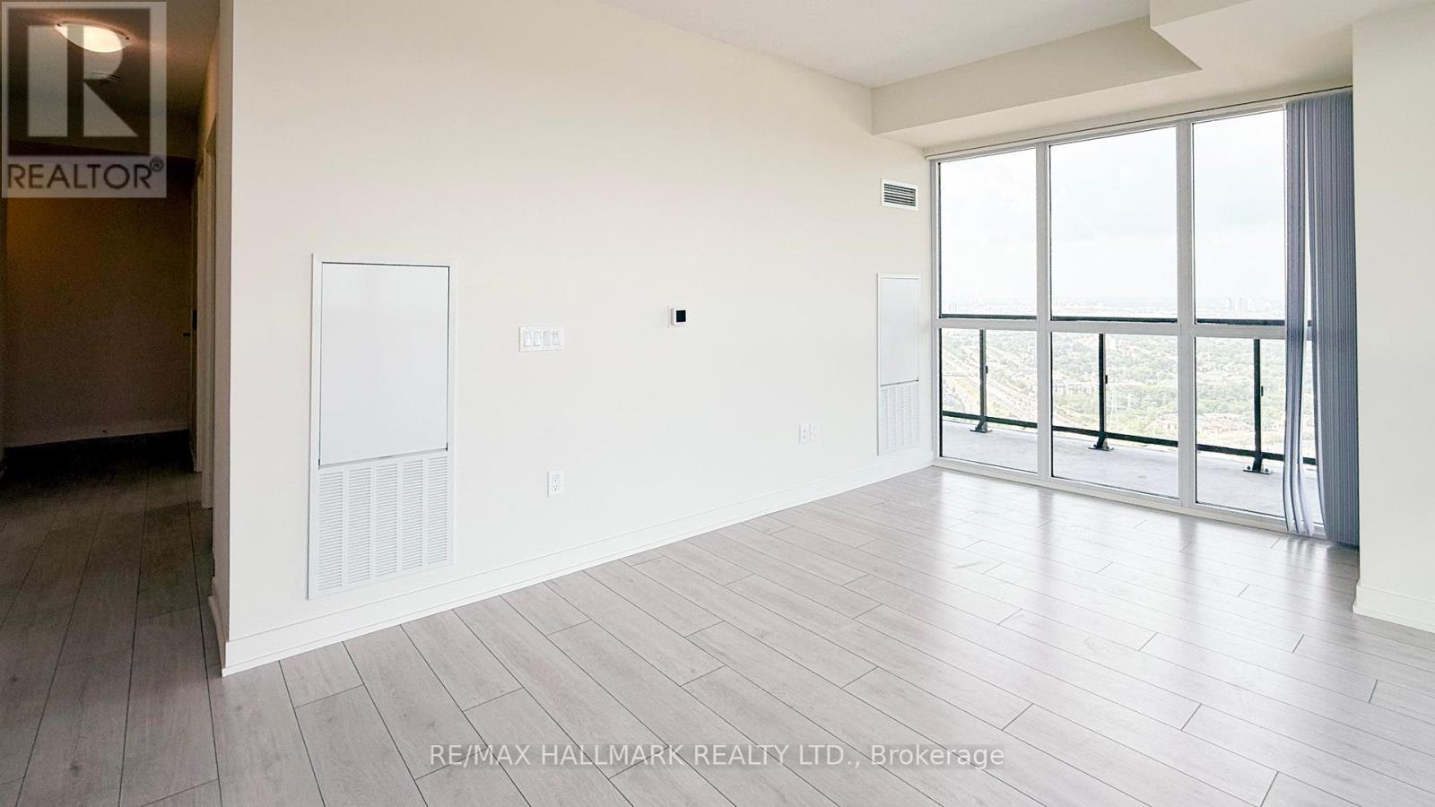 Photo 10 of 4811 38 Annie Craig Drive, Toronto ON