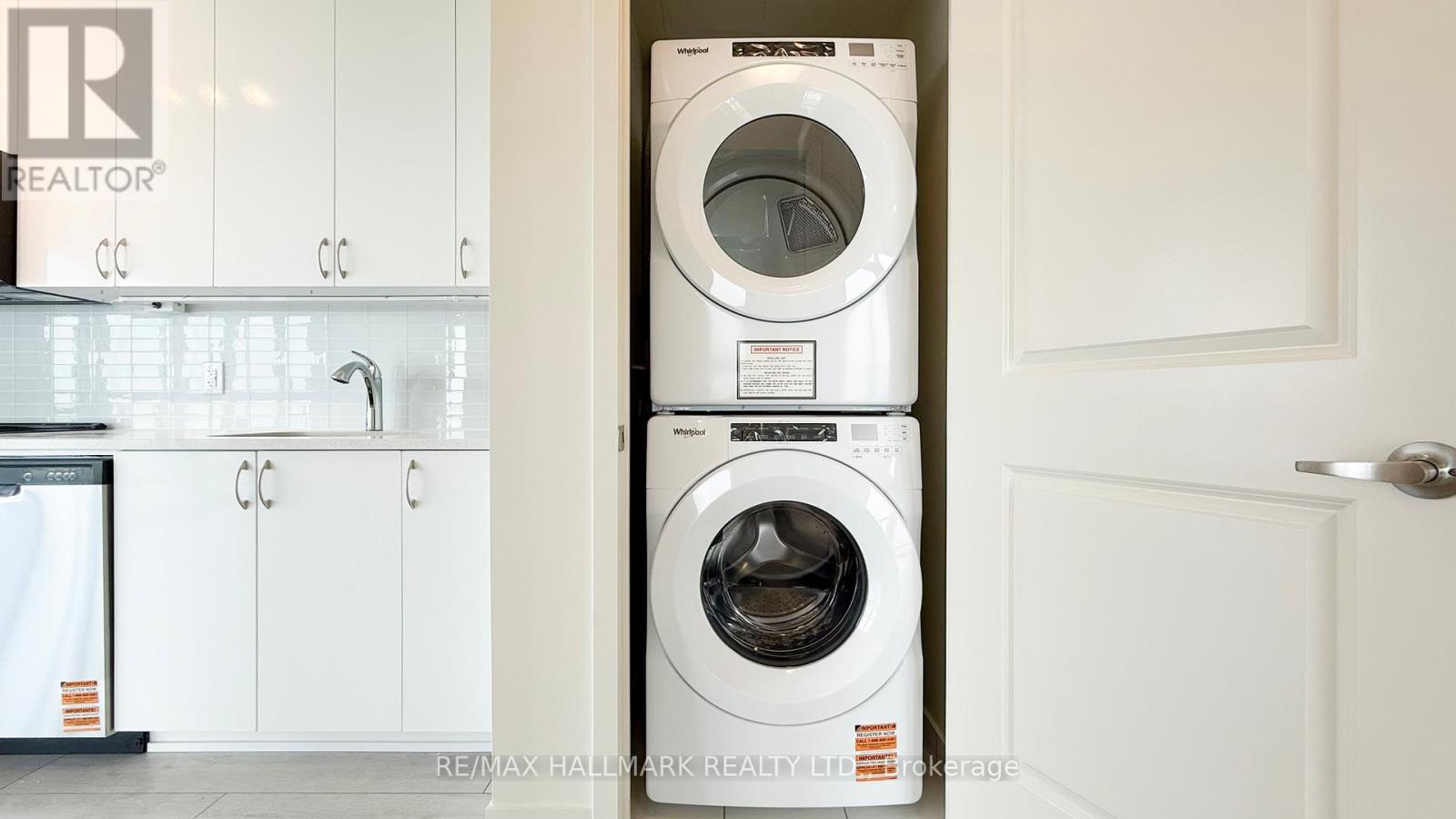 Photo 11 of 4811 38 Annie Craig Drive, Toronto ON
