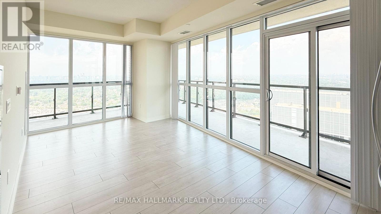 Photo 2 of 4811 38 Annie Craig Drive, Toronto ON
