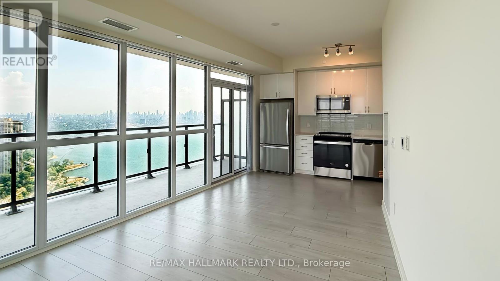 Photo 3 of 4811 38 Annie Craig Drive, Toronto ON
