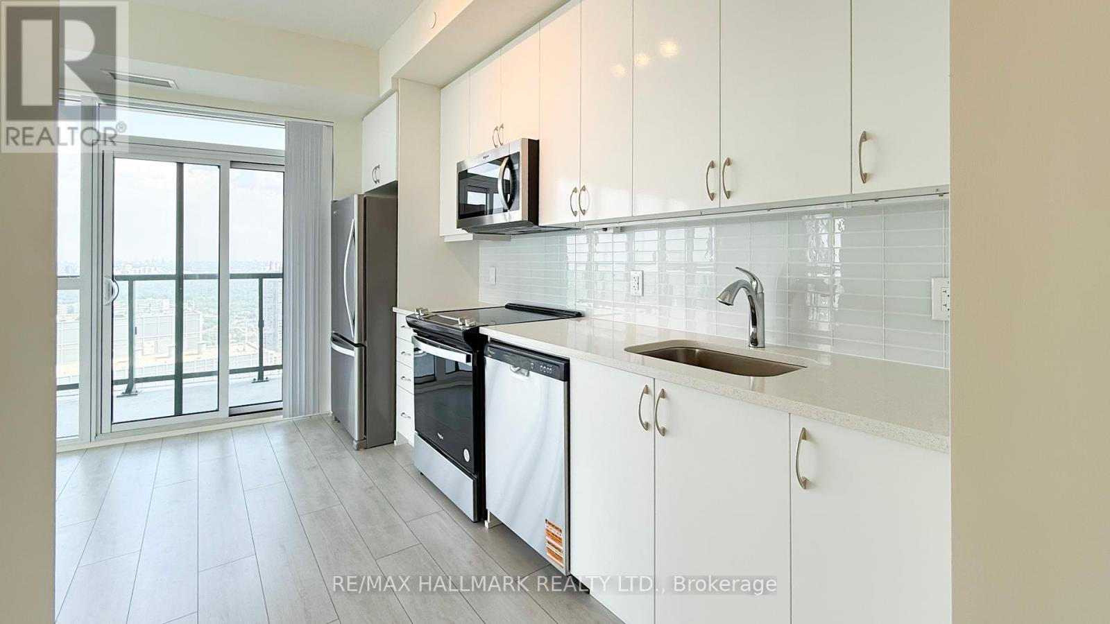 Photo 5 of 4811 38 Annie Craig Drive, Toronto ON