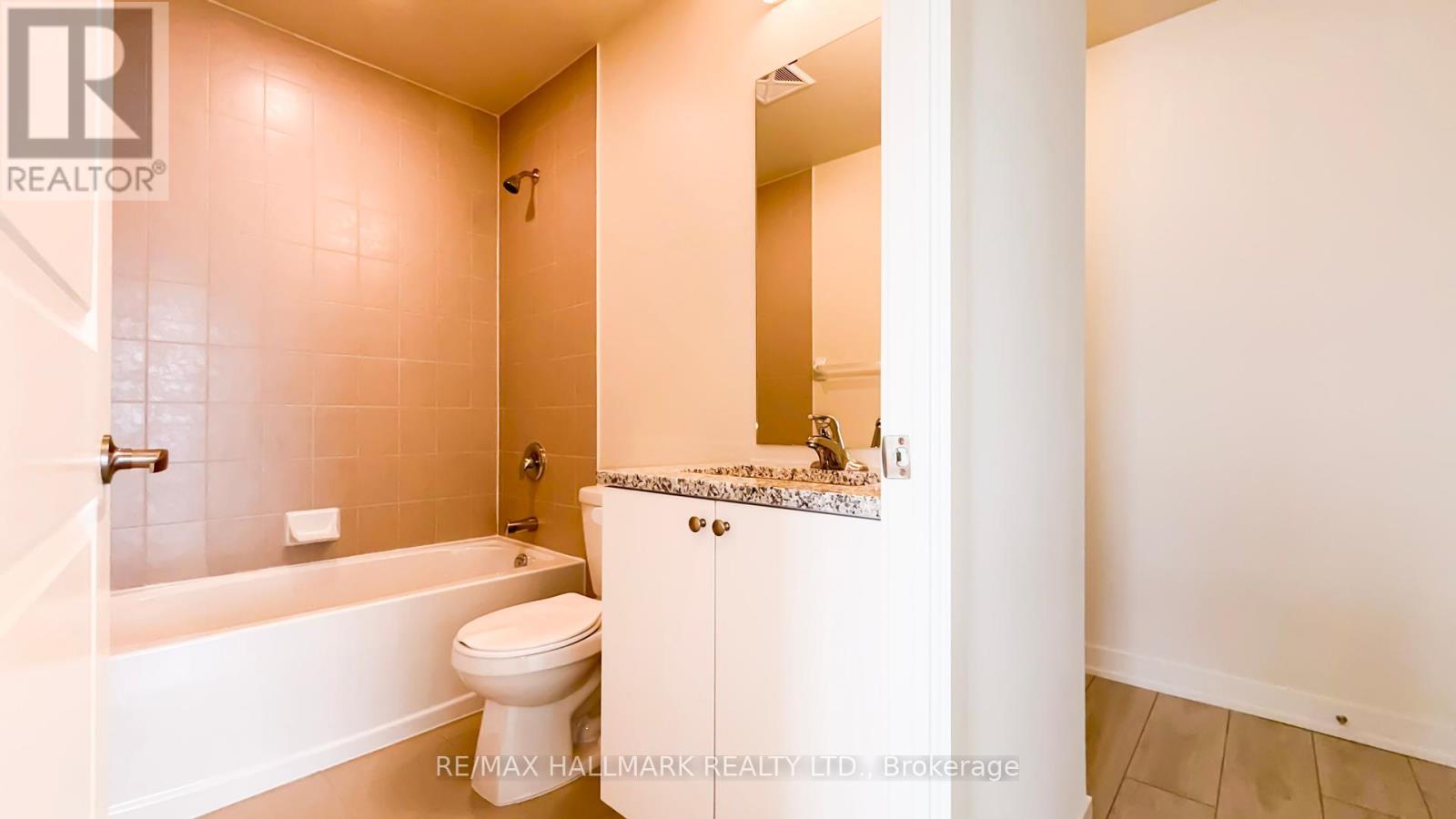 Photo 7 of 4811 38 Annie Craig Drive, Toronto ON