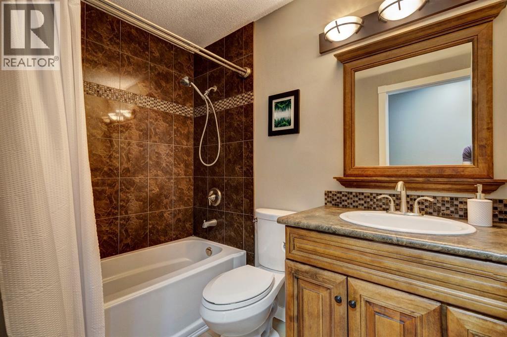 Single Family House Bi-level for Sale in  Mckinley Way SE McKenzie Lake Calgary 