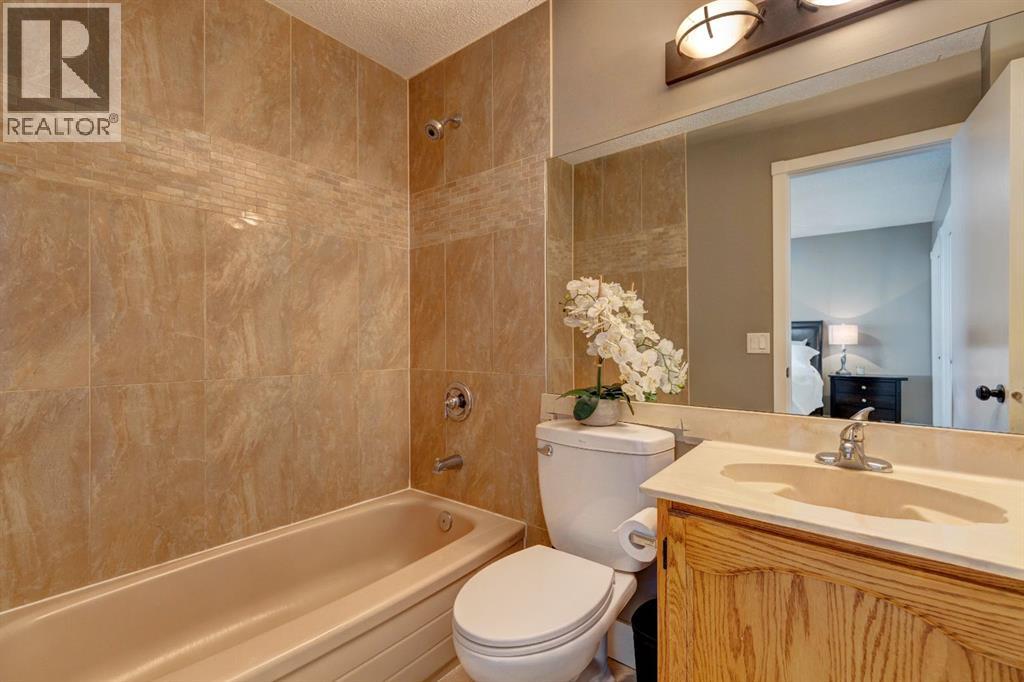 Single Family House Bi-level for Sale in  Mckinley Way SE McKenzie Lake Calgary 