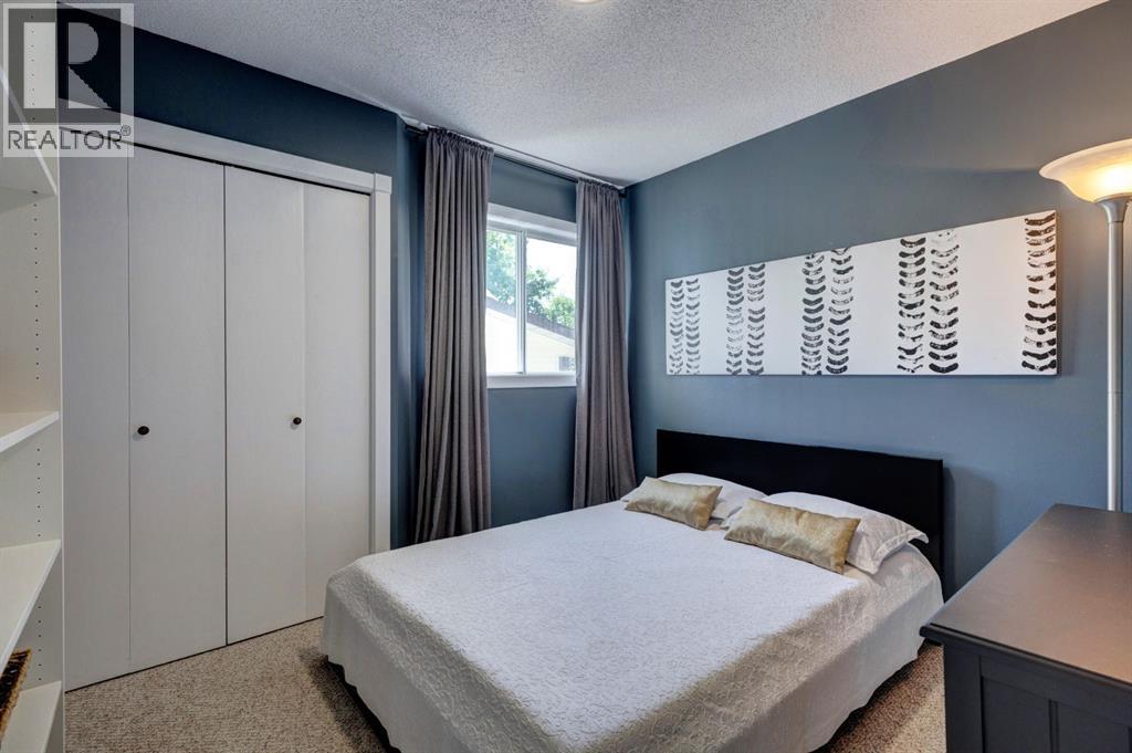 Single Family House Bi-level for Sale in  Mckinley Way SE McKenzie Lake Calgary 